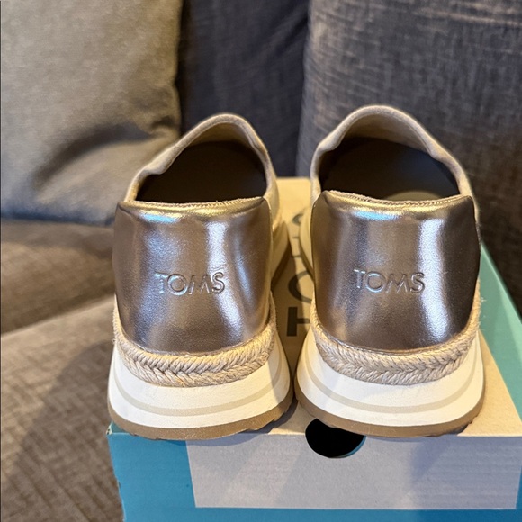 TOMS Jocelyn Dune Suede Metallic Leather Slip-On Sneakers - Picture 2 of 4
